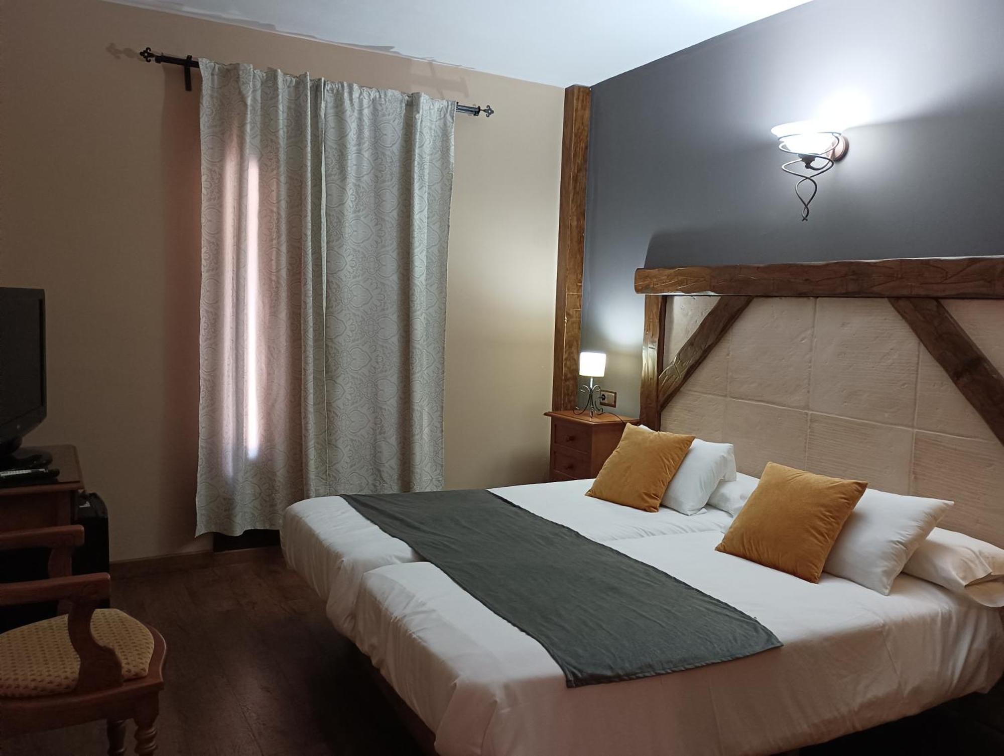 סהרה דה לה סיירה Hotel Rural Los Tadeos מראה חיצוני תמונה